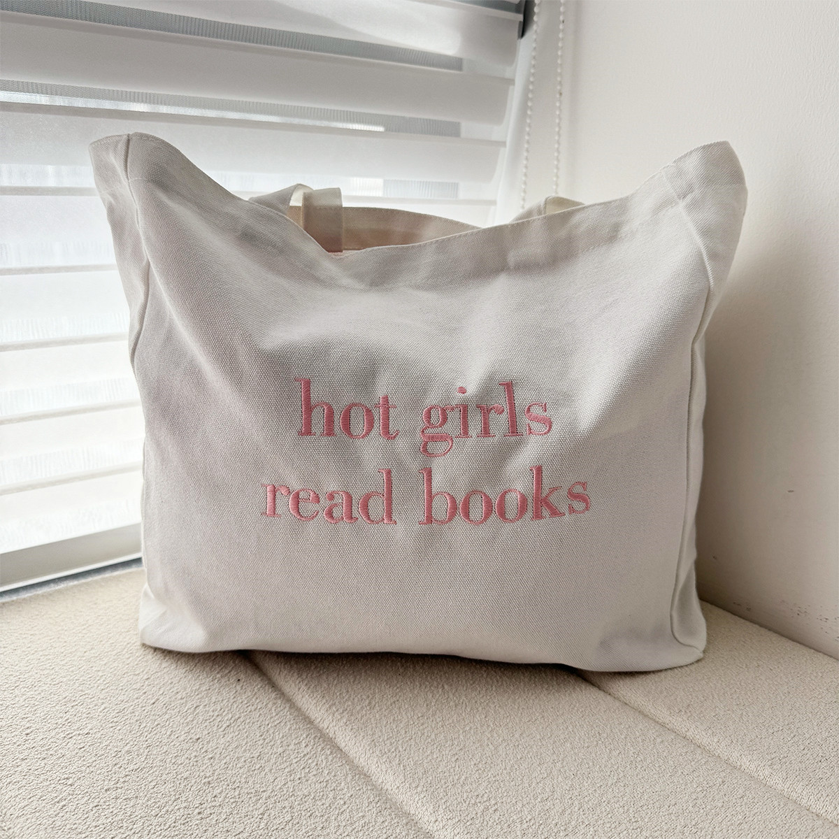 Women Bags Ck - Горячие девушки читают книги с вышитым
